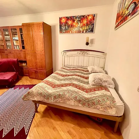 Rynok Square - The Very Center Of *