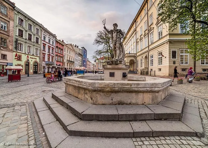 Rynok Square - The Very Center Of * Λβιβ