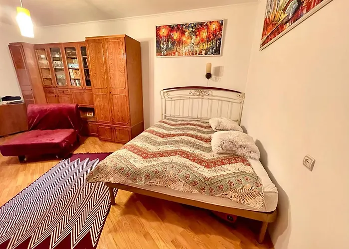 Rynok Square - The Very Center Of *