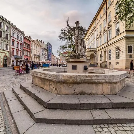 Rynok Square - The Very Center Of * לבוב